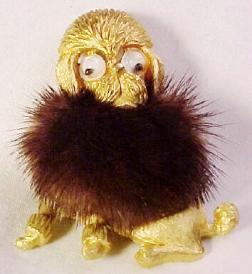 SJ61 J.J. goldtone/mink poodle pin w googly eyes